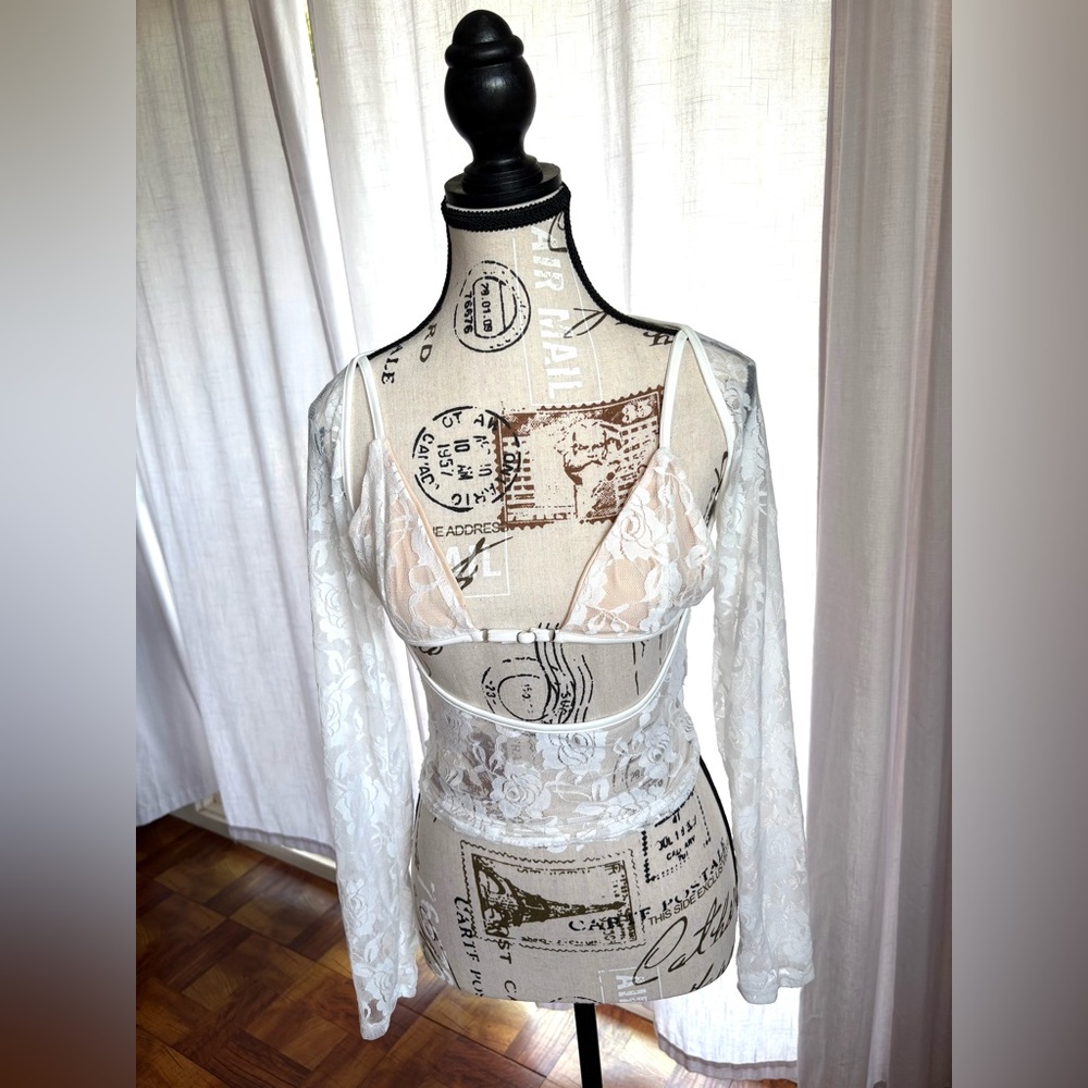 Kollyy 2 piece White Lace Long Sleeve Crop Top